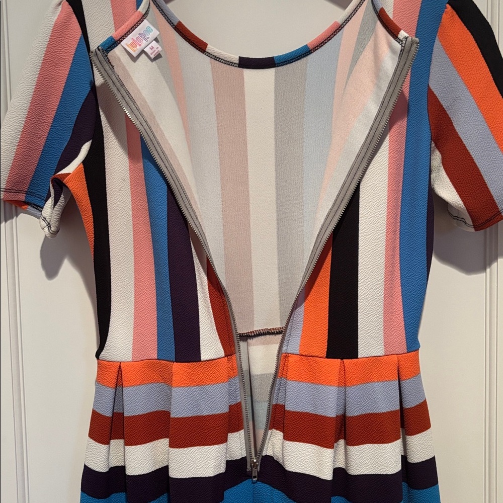 LuLaRoe Amelia striped dress in crepe material with pockets - Picture 7 of 16